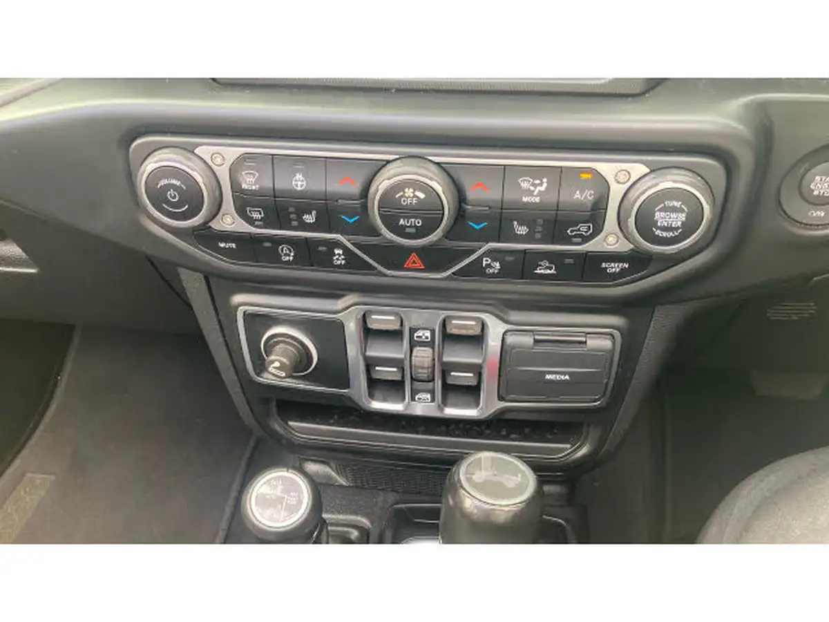2021-jeep-wrangler-20-gme-overland-5d-big-44