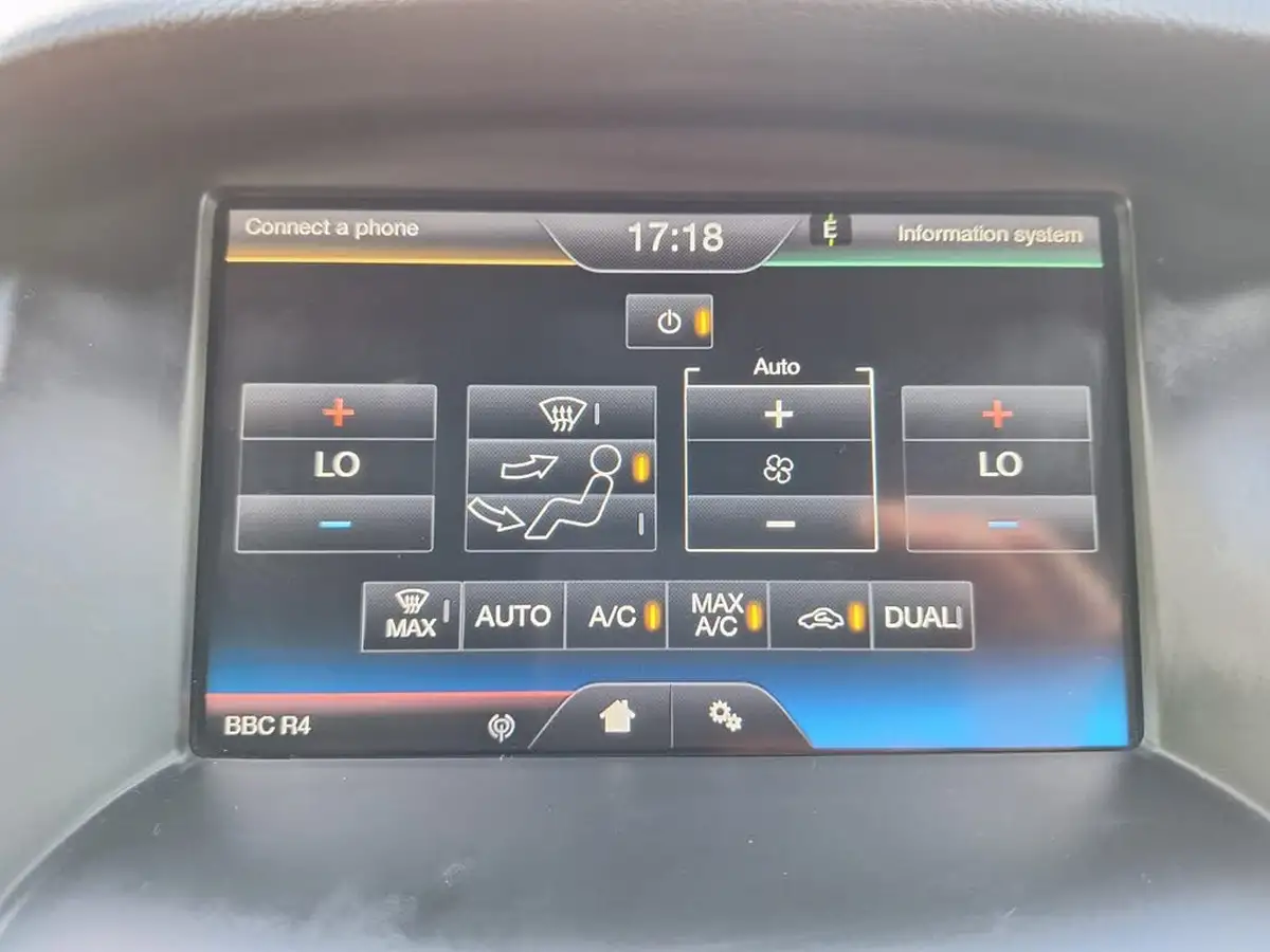 2015-ford-focus-20-st3-t-hatchback-big-19