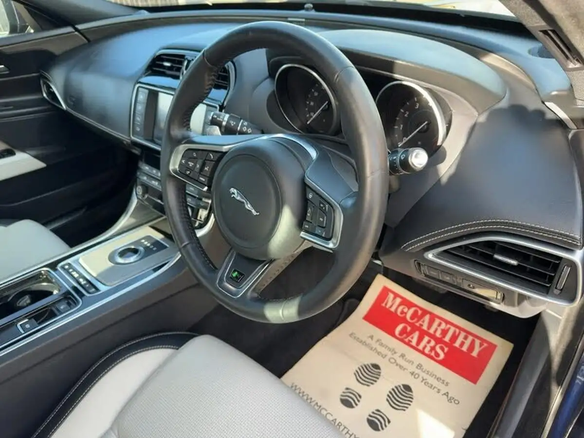 2017-jaguar-xe-20i-r-sport-200ps-ss-1999cc-big-13