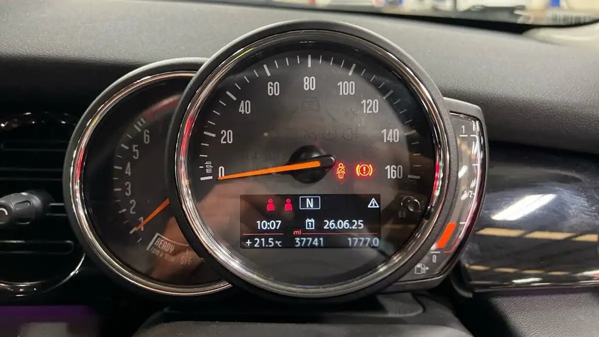2022-mini-cooper-15-cooper-classic-hatchback-3d-big-6