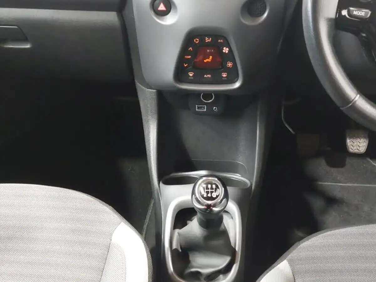 2018-toyota-aygo-10-vvt-i-x-press-71bhp-big-9