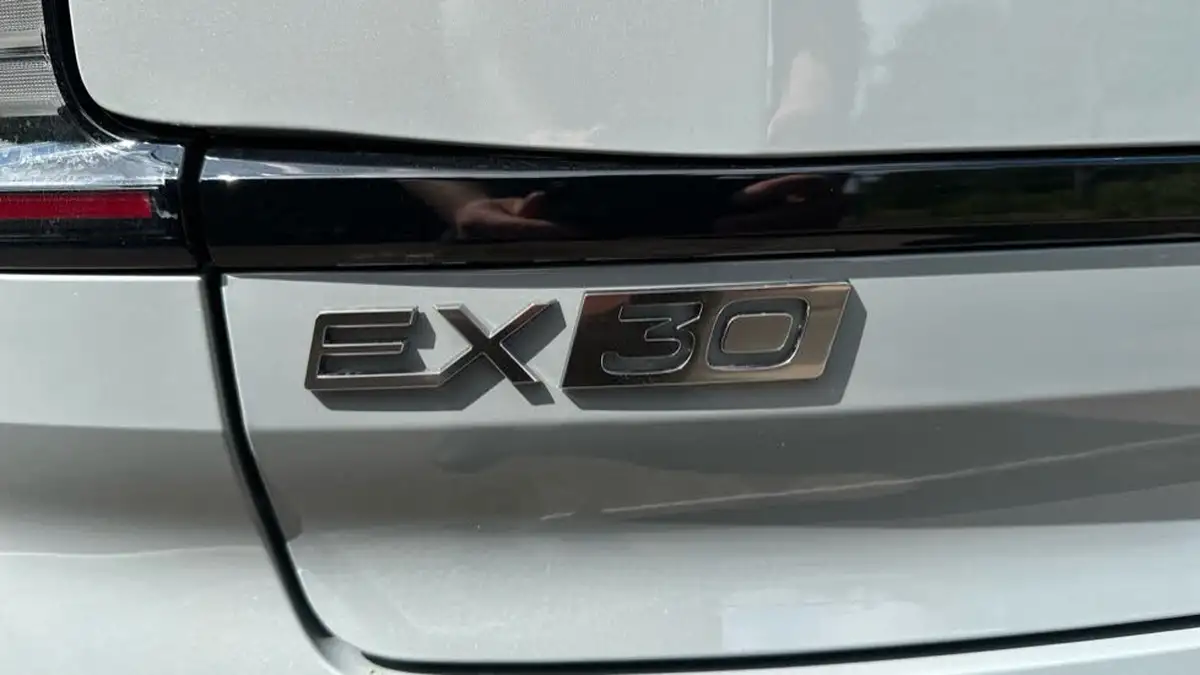 2025-volvo-ex30-e-single-motor-ultra-big-44