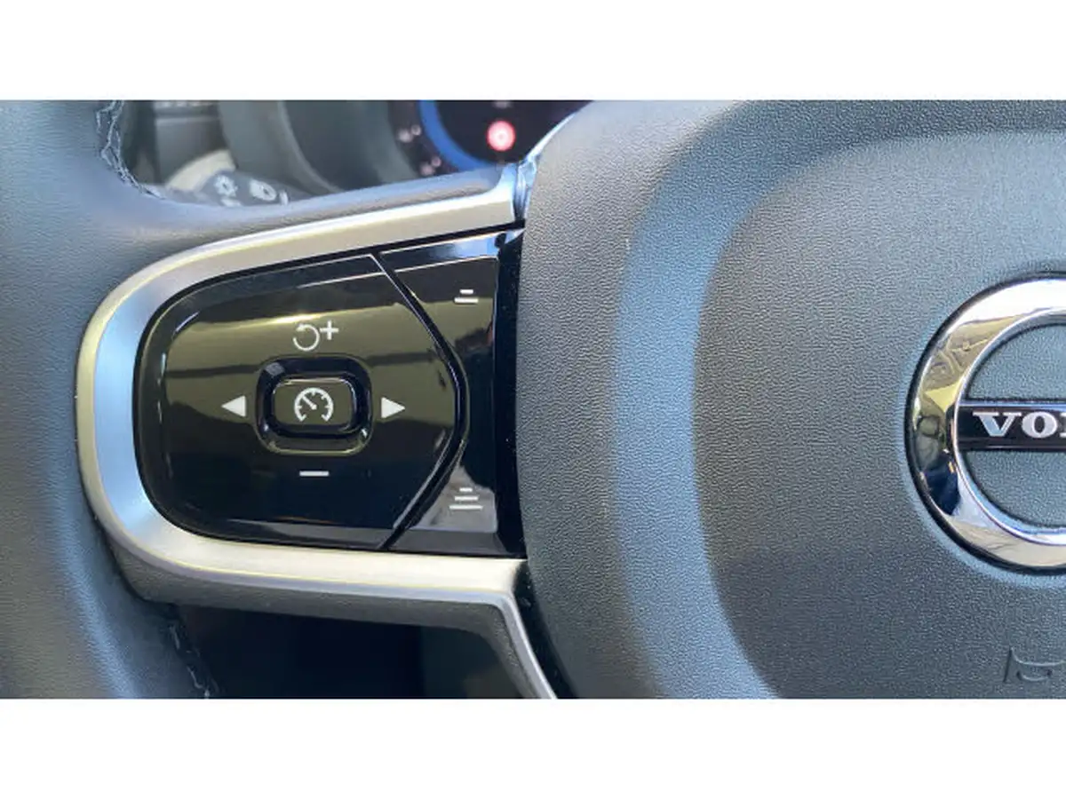 2024-volvo-xc60-20-b5-ultra-dark-big-17