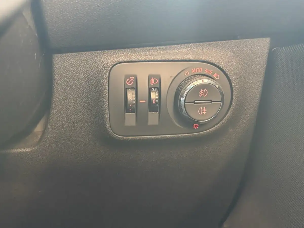 2016-vauxhall-corsa-14i-energy-75ps-ecoflex-ac-3d-big-24