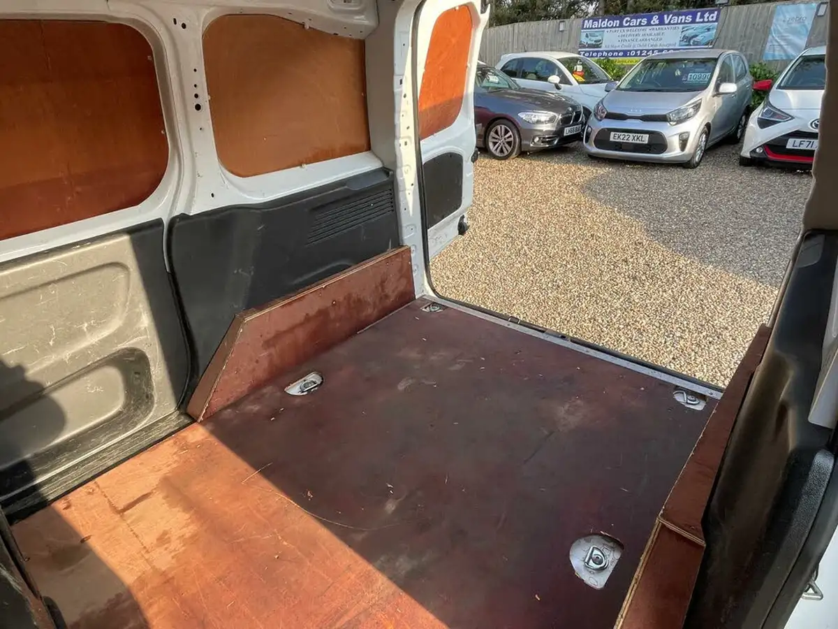 2020-citroen-berlingo-15bluehdi-1000-enterprise-100pseu6dt-e-ss-panel-big-19