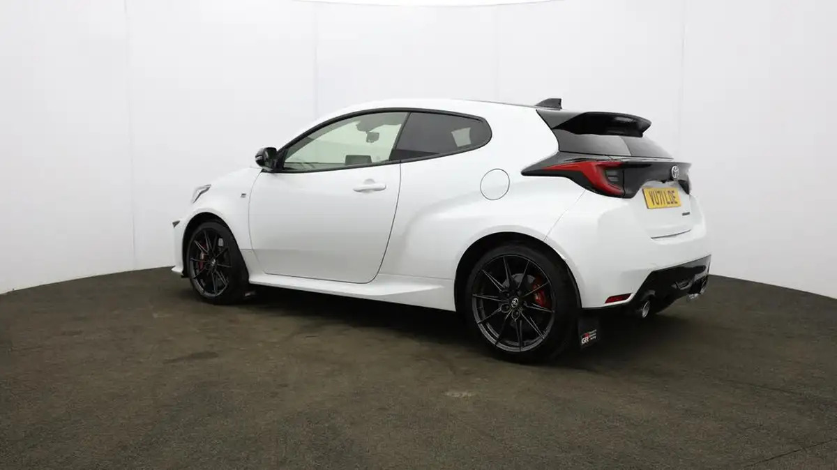 2021-toyota-yaris-16-gr-circuit-pack-big-59