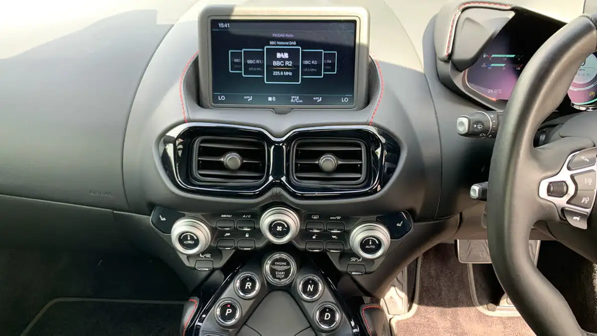 2019-aston-martin-vantage-40-v8-vantage-big-9