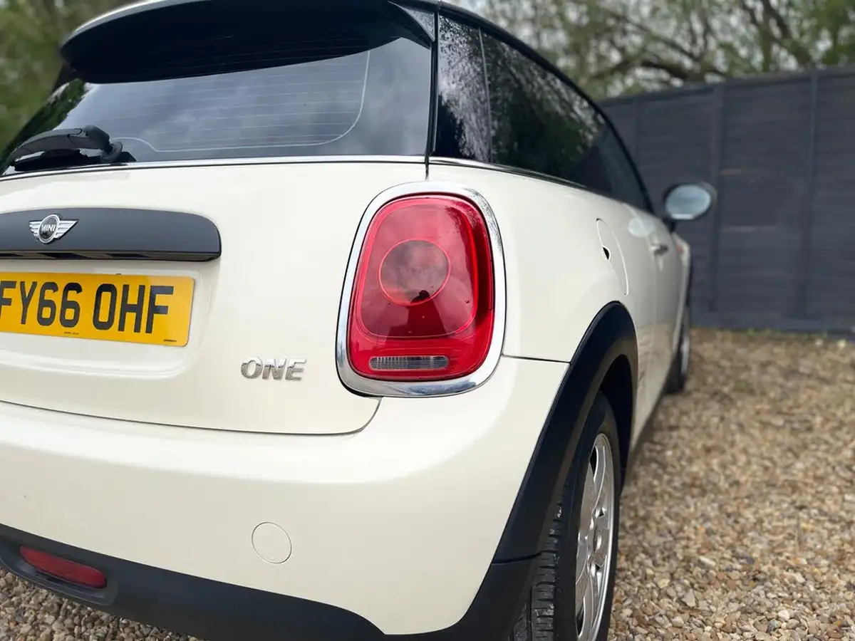 2016-mini-cooper-12-one-3d-big-12