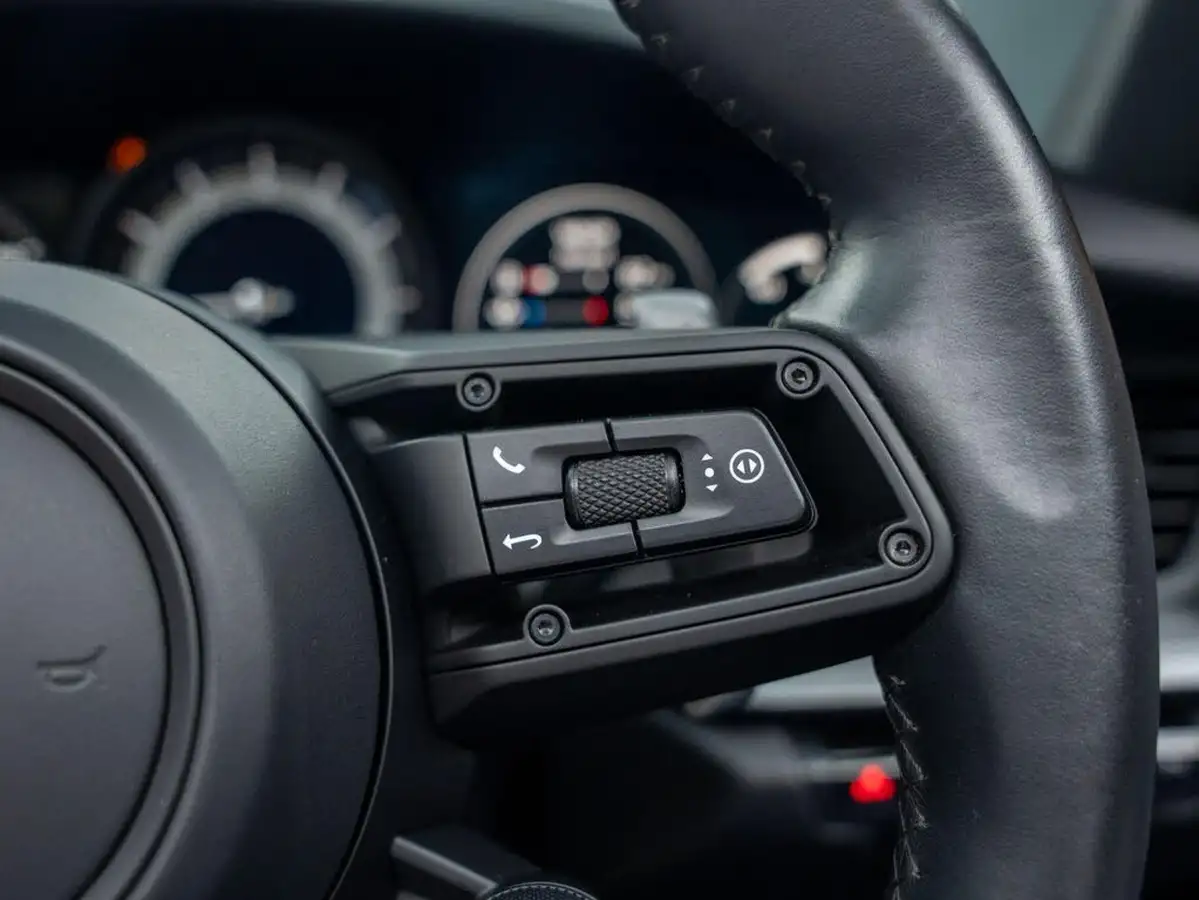 2020-porsche-911-30-carrera-s-coupe-pdk-big-32