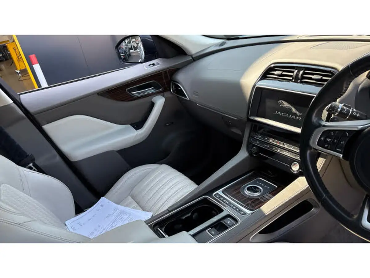 2017-jaguar-f-pace-30td-portfolio-big-13