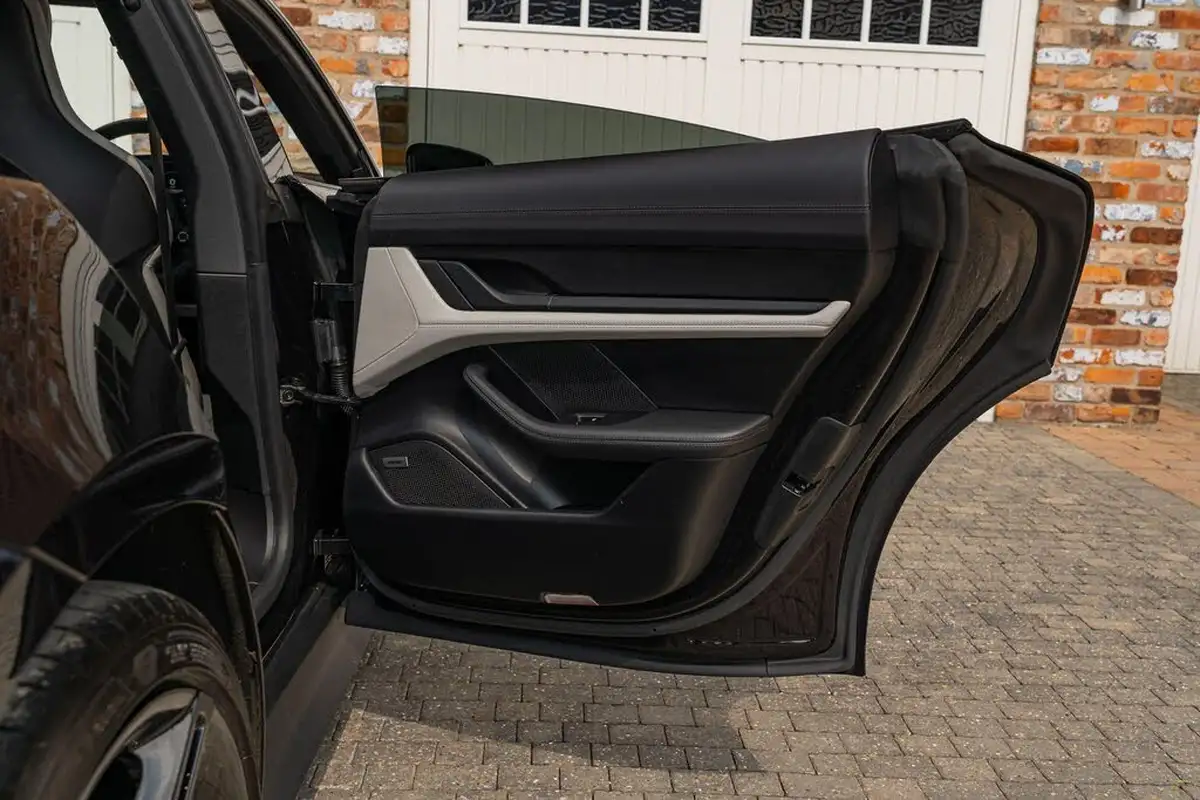 2021-porsche-taycan-e-base-476ps-performance-battery-plus-big-37