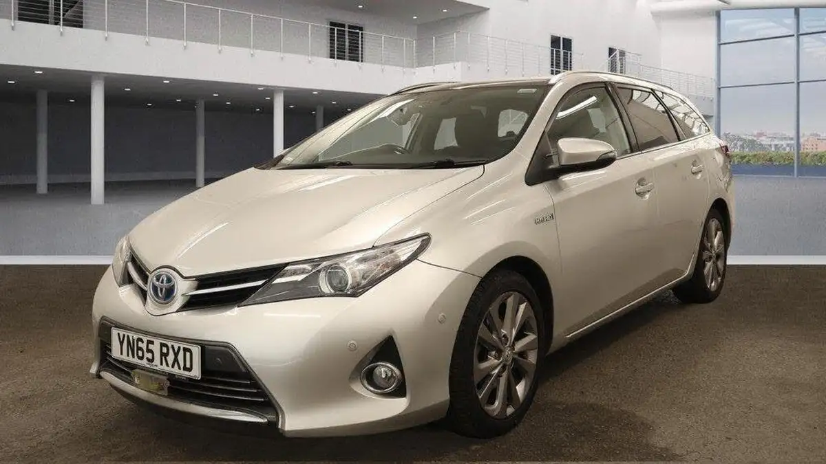 2015-toyota-auris-18-vvt-i-hsd-excel-touring-sports-e-cvt-big-1