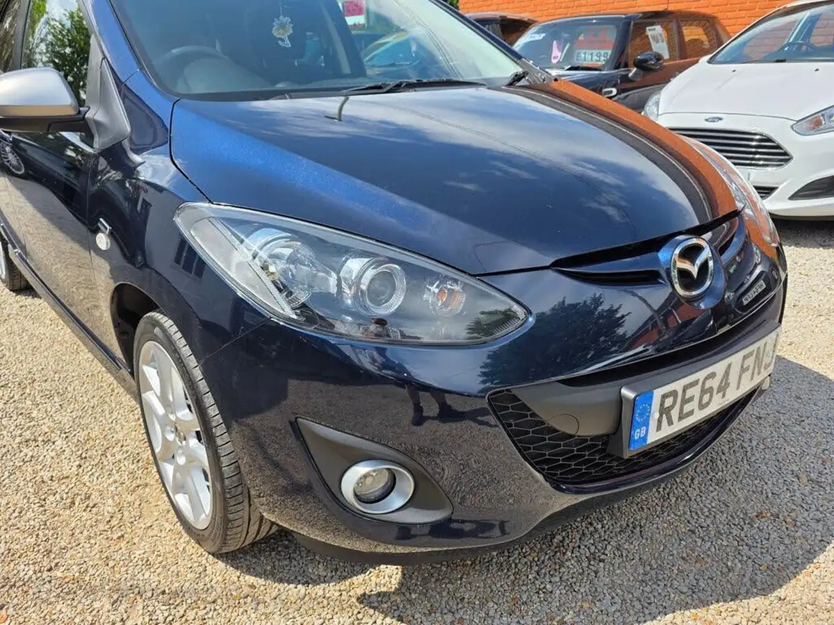 2014-mazda-mazda2-13-sport-venture-big-11