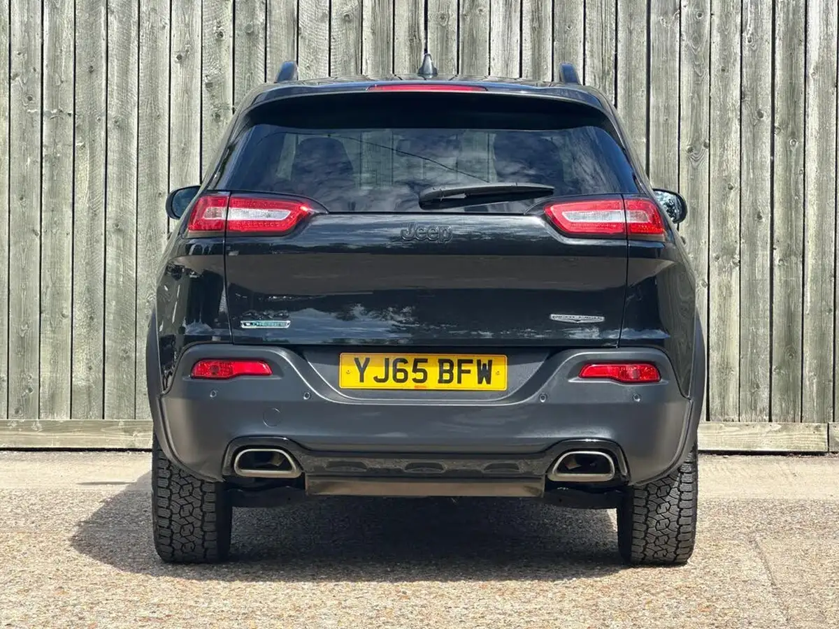 2016-jeep-cherokee-22multijet-ii-night-eagle-big-6
