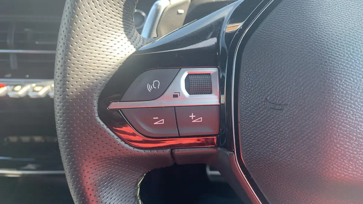 2024-peugeot-2008-suv-12-puretech-gt-136ps-hybrid-e-dsc6-big-22