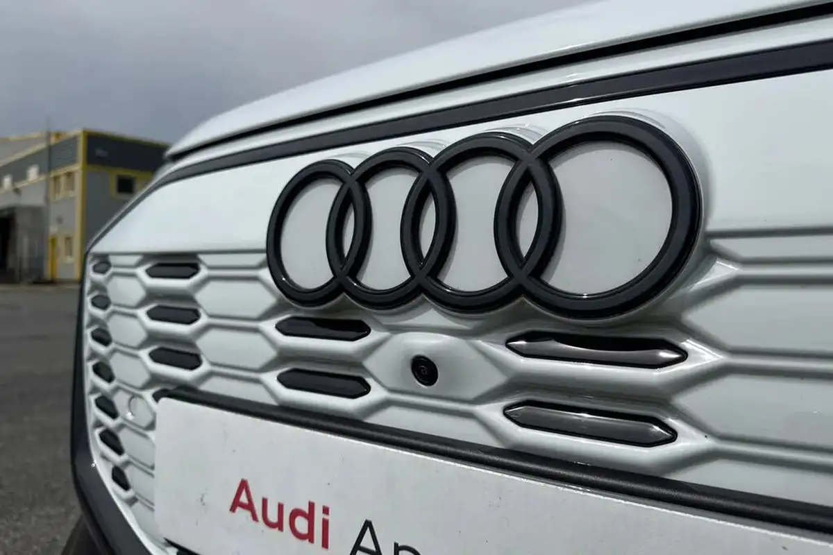 2025-audi-q6-e-tron-e-edition-1-326ps-performance-suv-auto-big-25