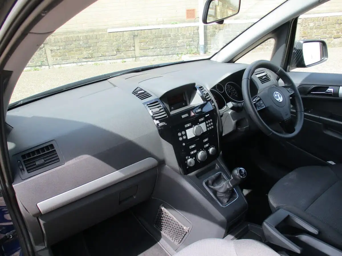 2013-vauxhall-zafira-16-exclusiv-big-11