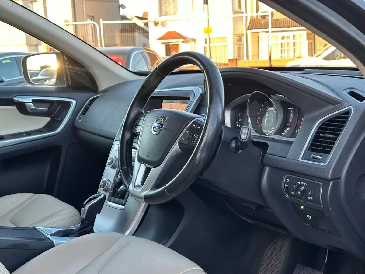 2017-volvo-xc60-20-t5-se-lux-big-23