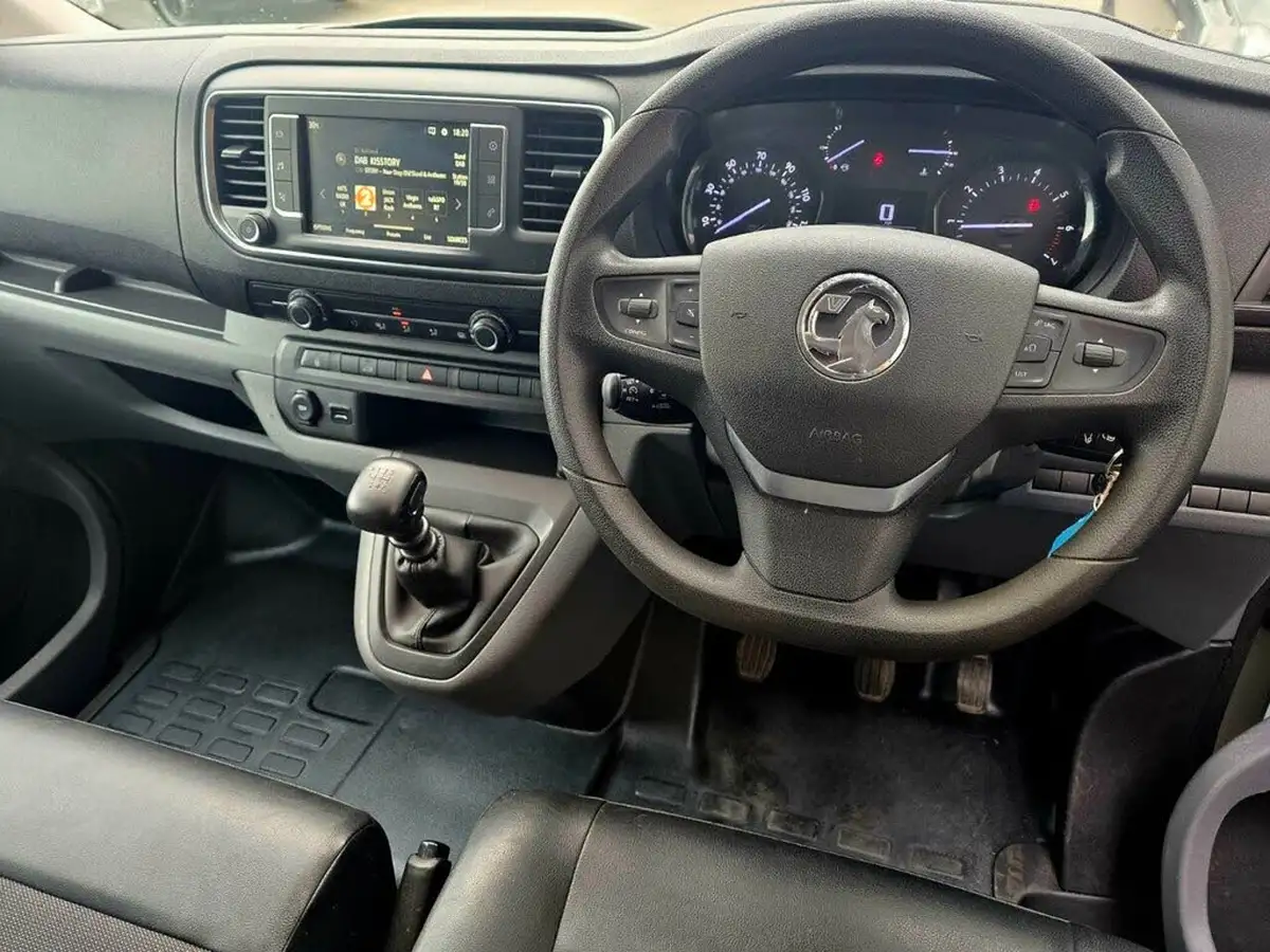 2019-vauxhall-vivaro-15td-2900-l2h1-dynamic-big-15