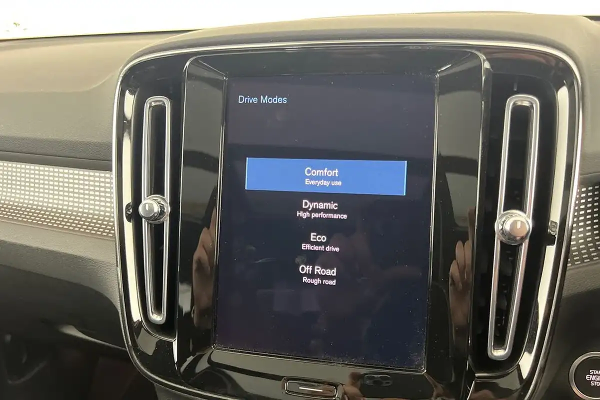 2022-volvo-xc40-15-t3-r-design-auto-big-20