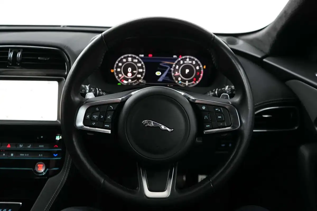 2020-jaguar-f-pace-20i-chequered-flag-big-47