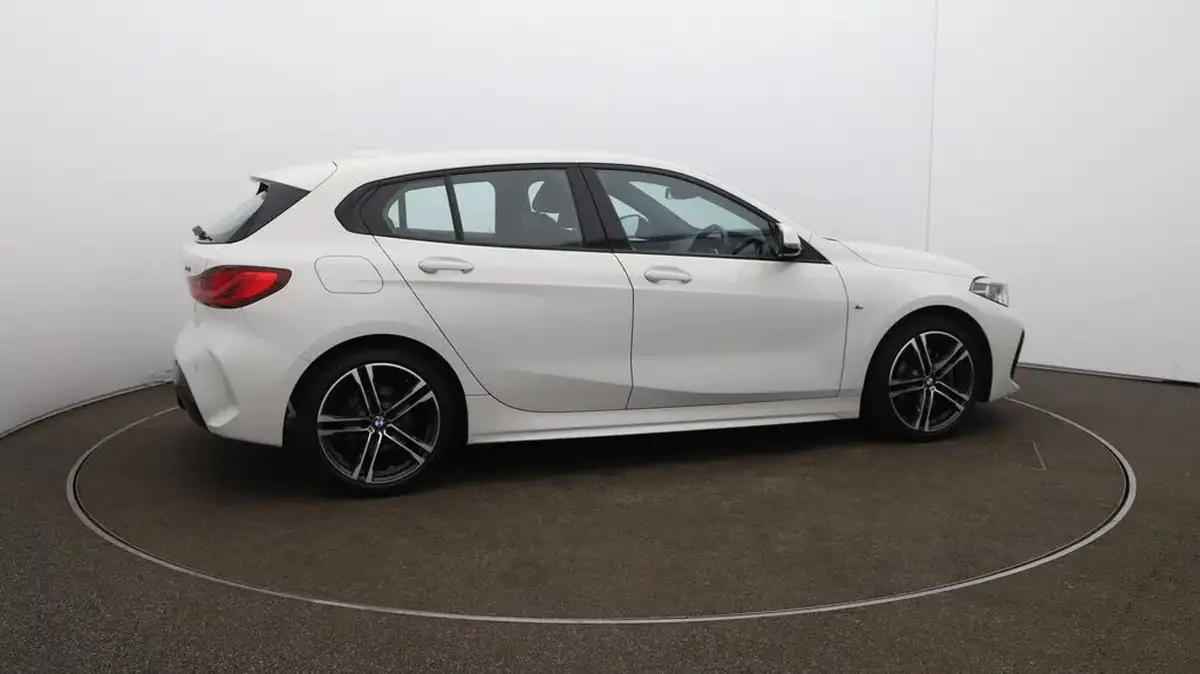 2022-bmw-1-series-15-118i-m-sport-lcp-big-50