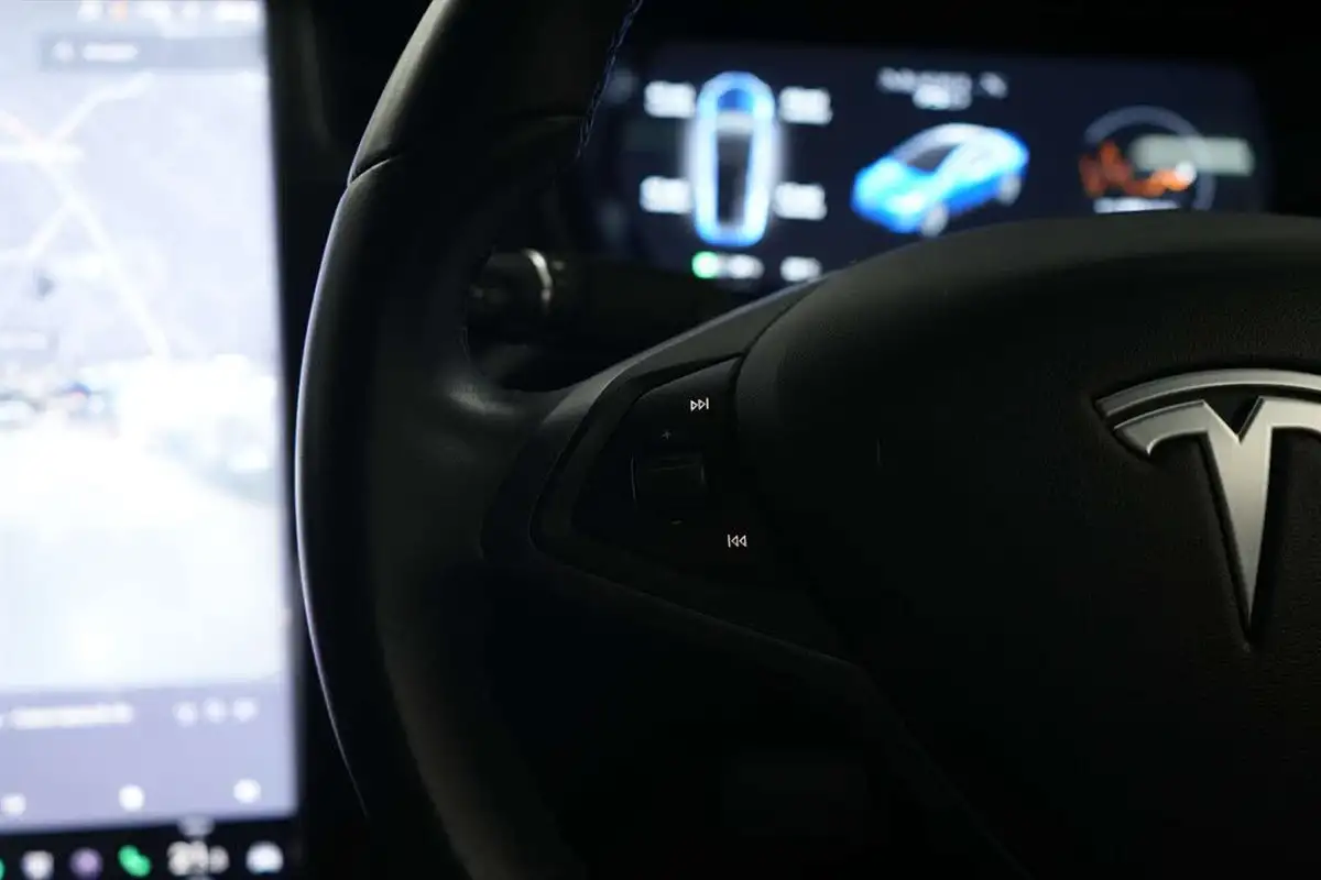 2018-tesla-model-x-e-75d-big-36