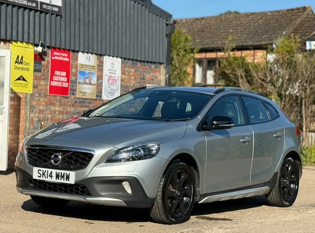 2014-volvo-v40-16td-d2-cross-country-lux-big-4