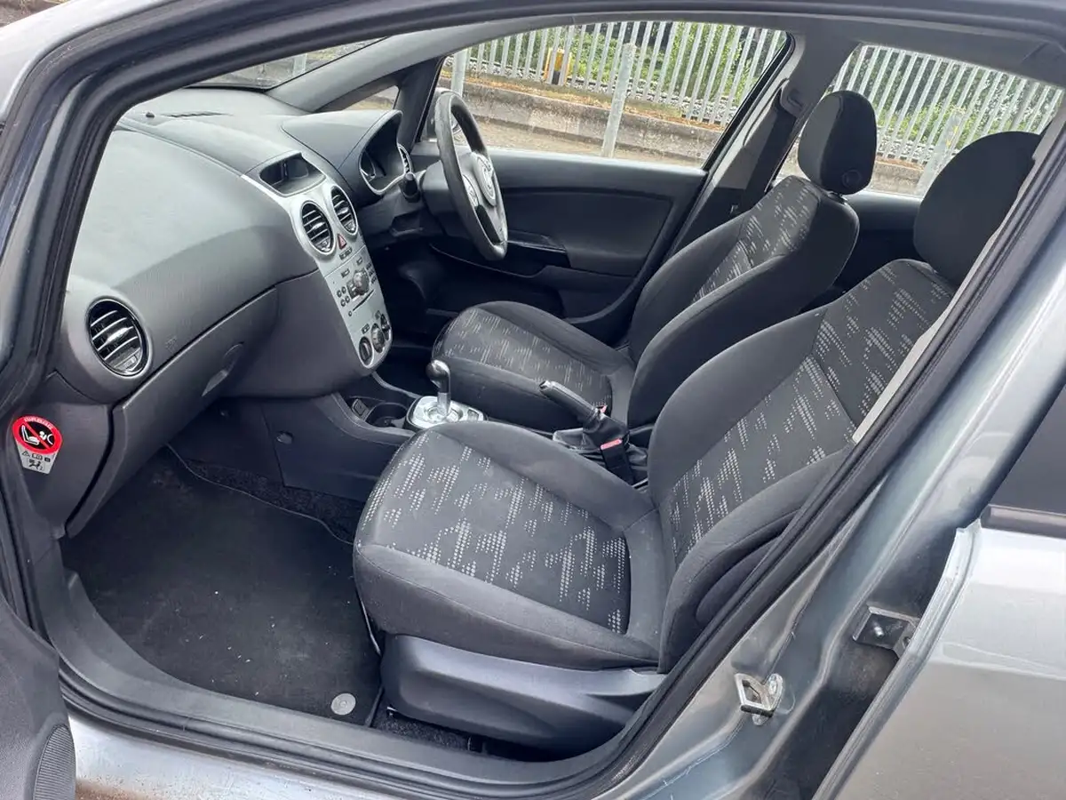 2013-vauxhall-corsa-12-exclusiv-5d-easytronic-big-23
