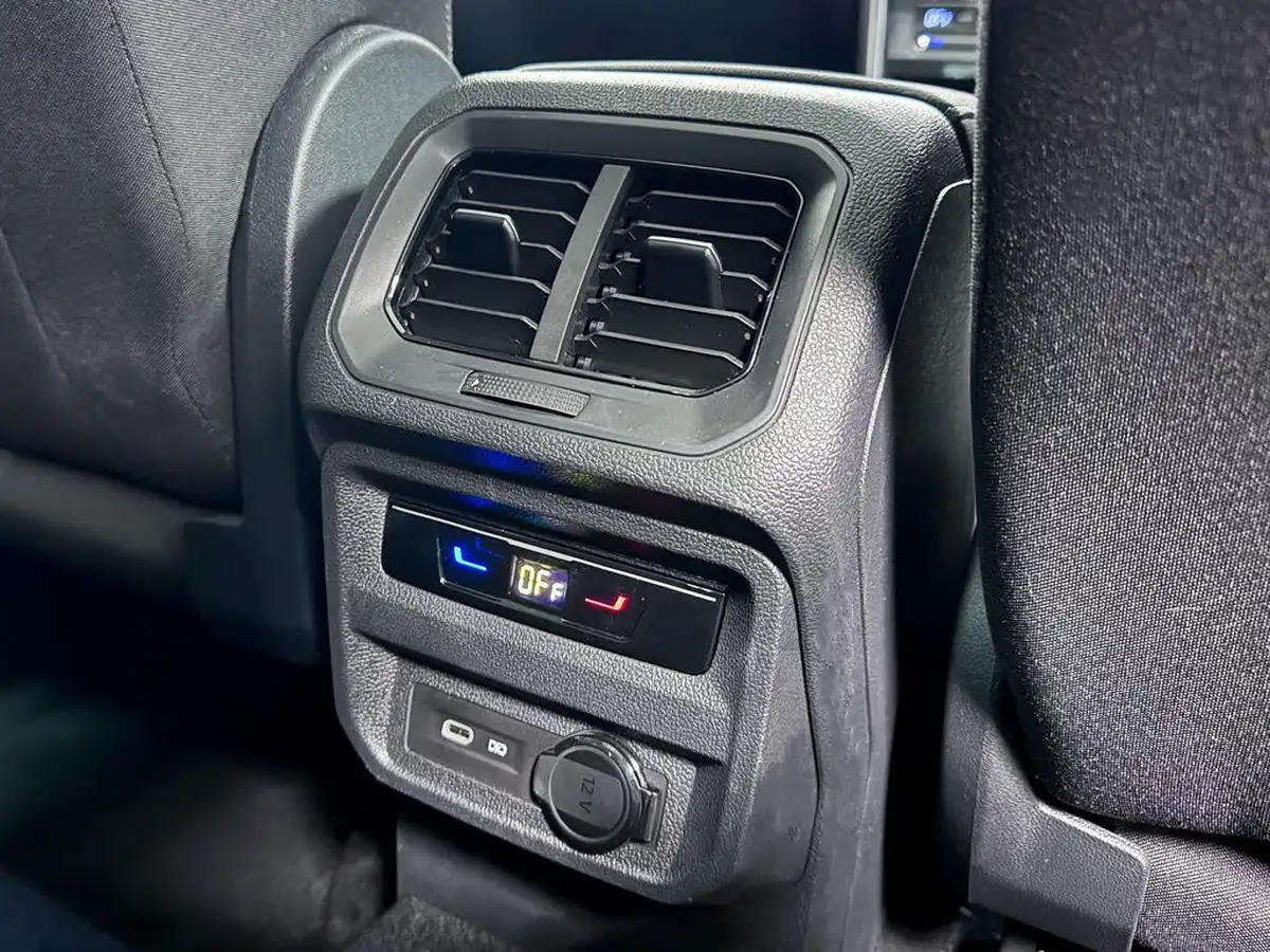 2023-volkswagen-tiguan-15-tsi-elegance-big-28