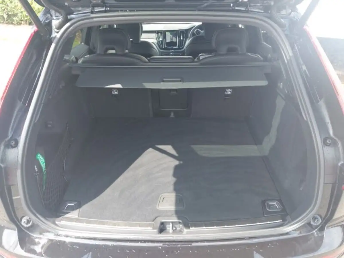 2024-volvo-xc60-20-b5-plus-black-edition-big-7