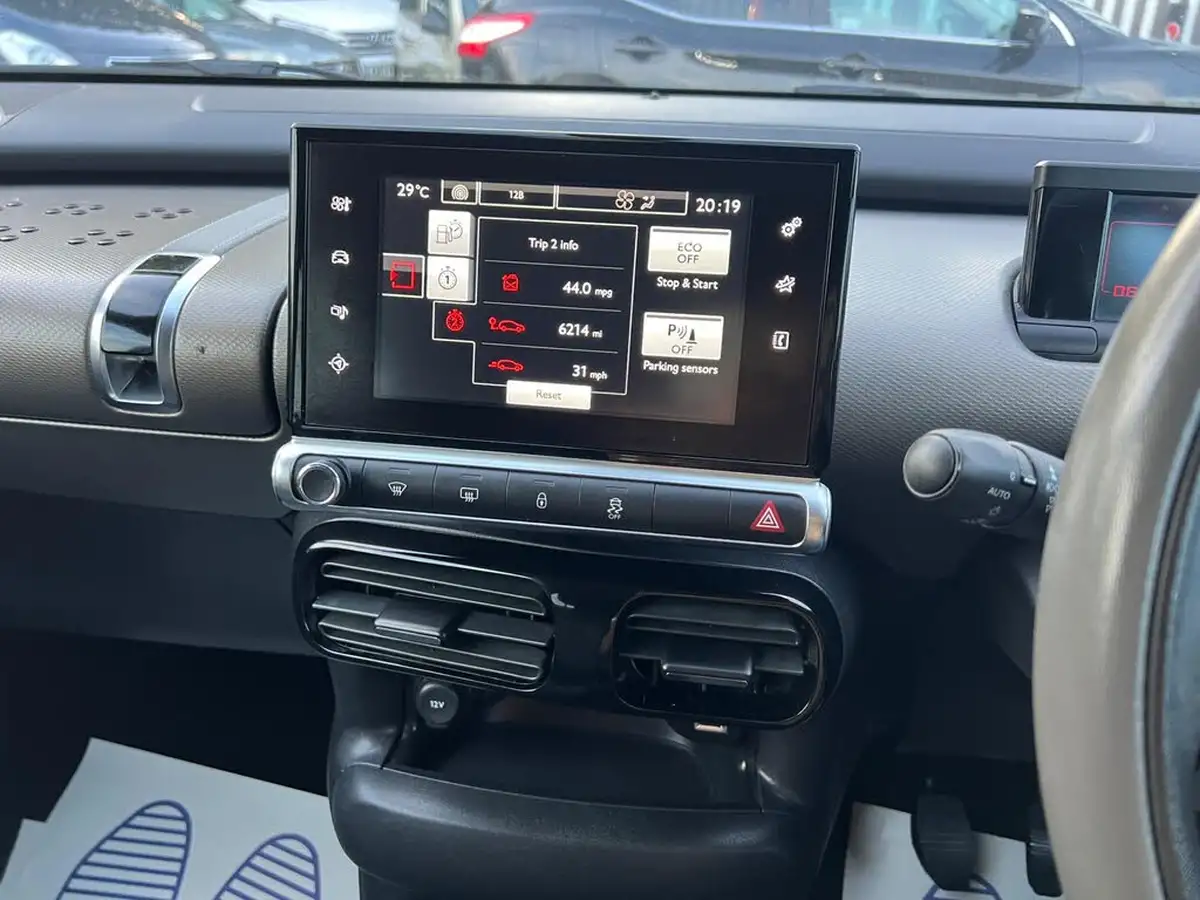 2016-citroen-c4-cactus-12-puretech-flair-110ps-ss-big-20