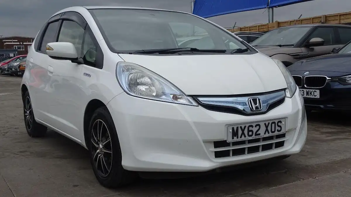 2013-honda-jazz-13-he-big-1