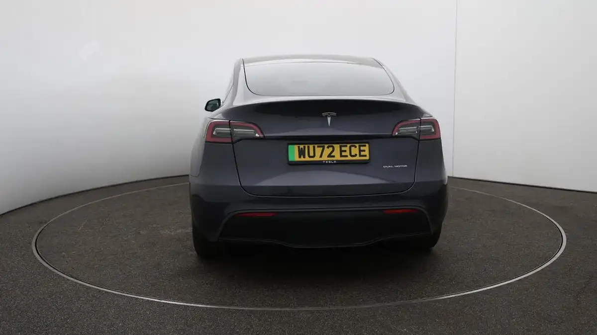 2022-tesla-model-y-e-long-range-big-41