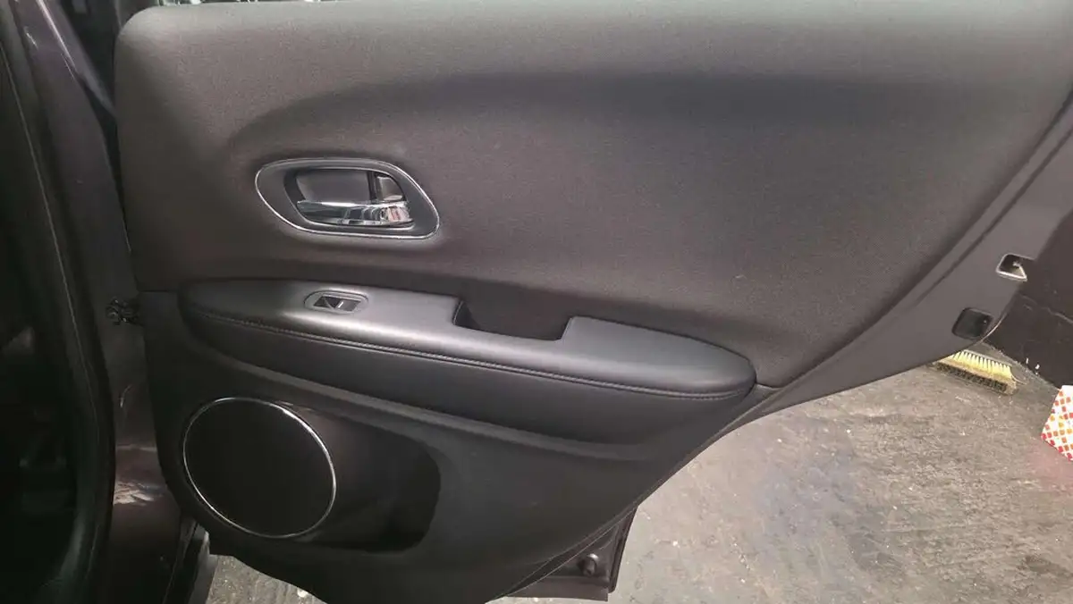 2016-honda-hr-v-15-i-vtec-se-navi-big-16