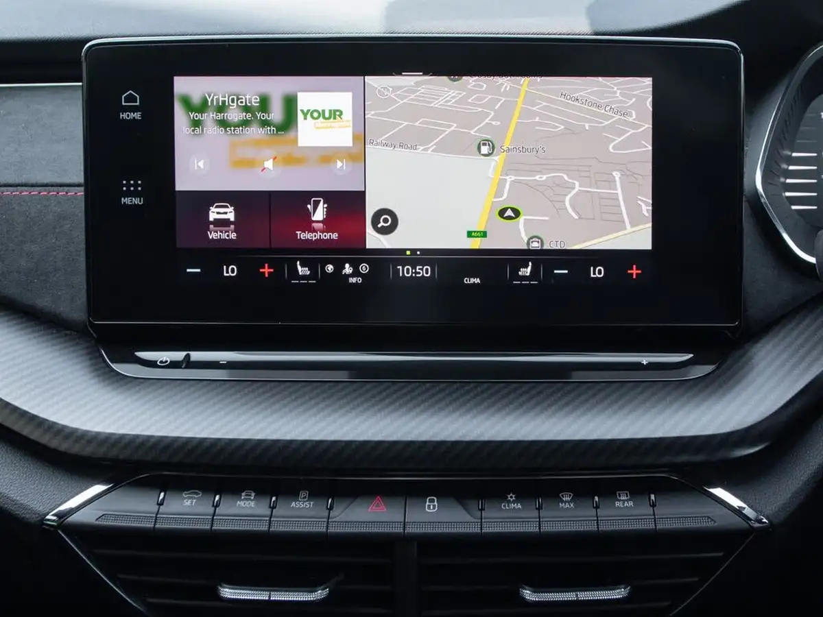 2023-skoda-octavia-20-tsi-vrs-hatchback-dsg-big-22