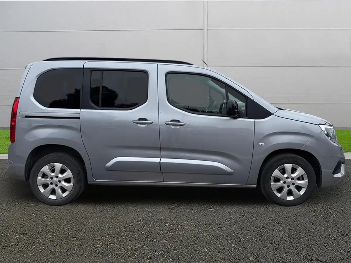 2024-vauxhall-combo-life-e-ultimate-big-7