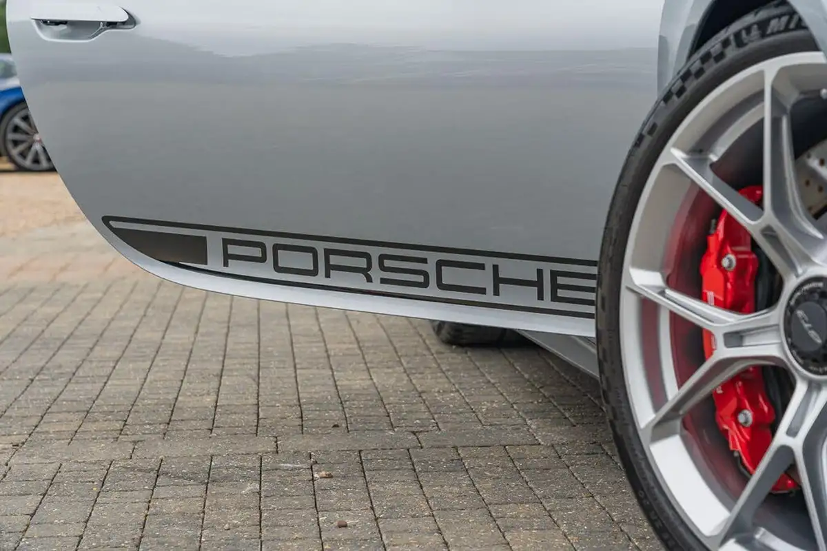 2021-porsche-911-40-gt3-rwd-big-27