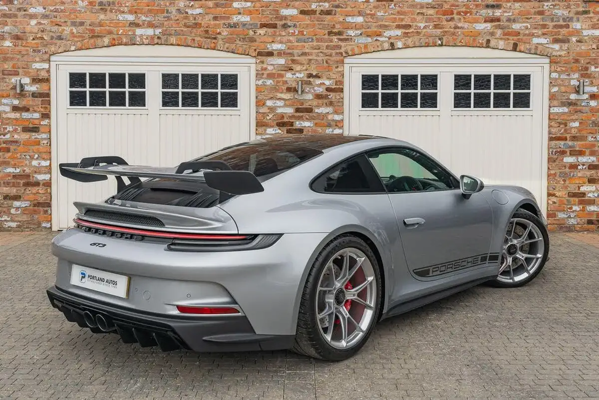 2021-porsche-911-40-gt3-rwd-big-3