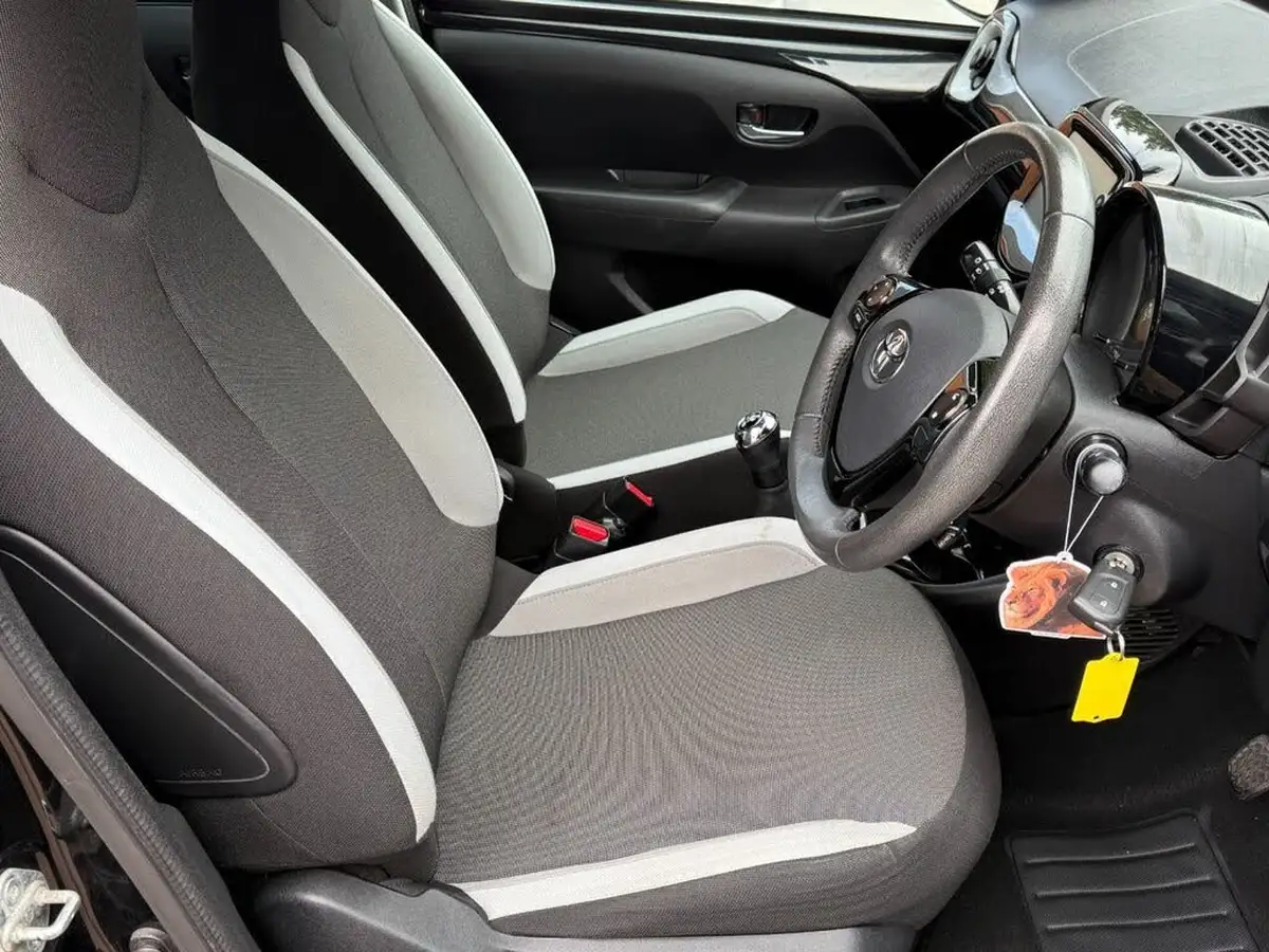 2014-toyota-aygo-10-vvt-i-x-clusiv-5d-big-16