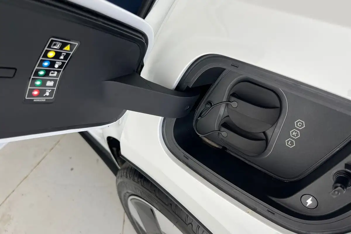 2025-volvo-ex30-e-single-motor-plus-extended-range-big-26