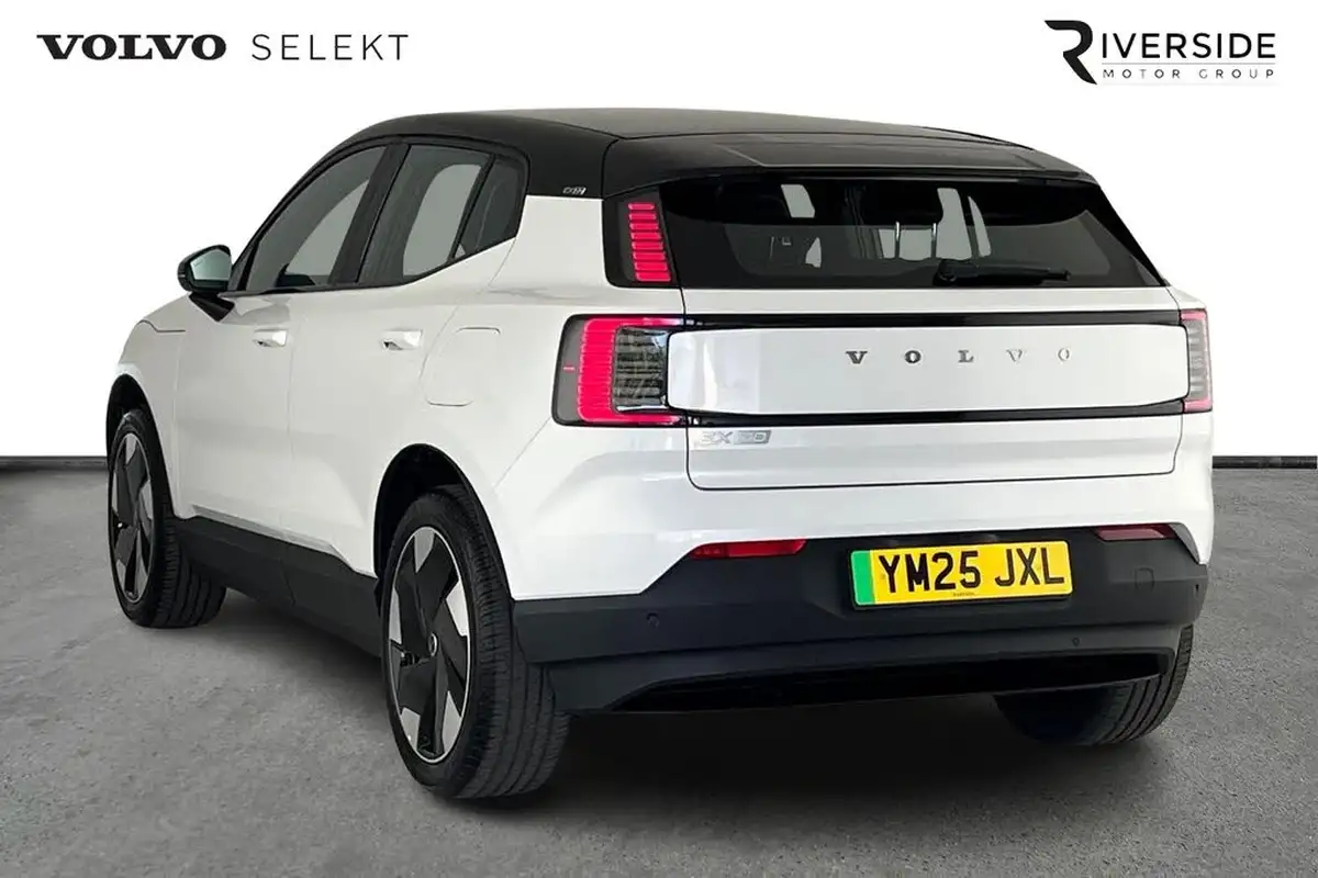 2025-volvo-ex30-e-single-motor-plus-extended-range-big-2