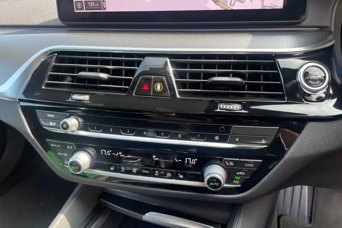 2021-bmw-5-series-20td-520d-m-sport-mht-touring-5d-big-37