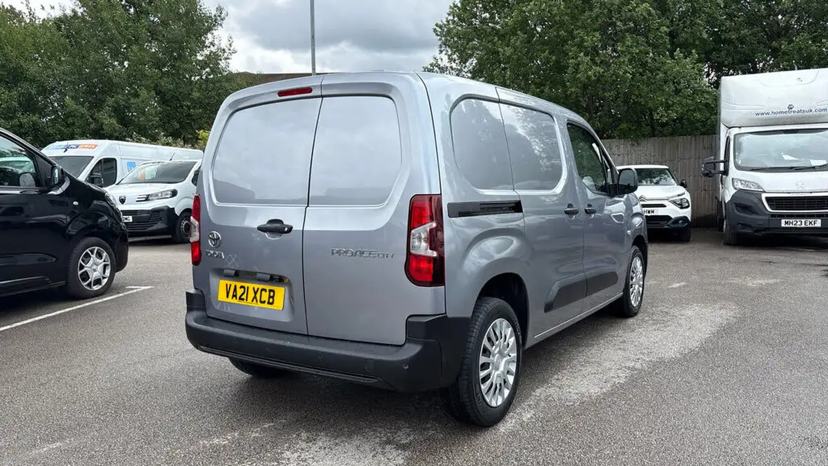 2021-toyota-proace-city-15d-icon-100hpeu6dt-e-l1-big-4