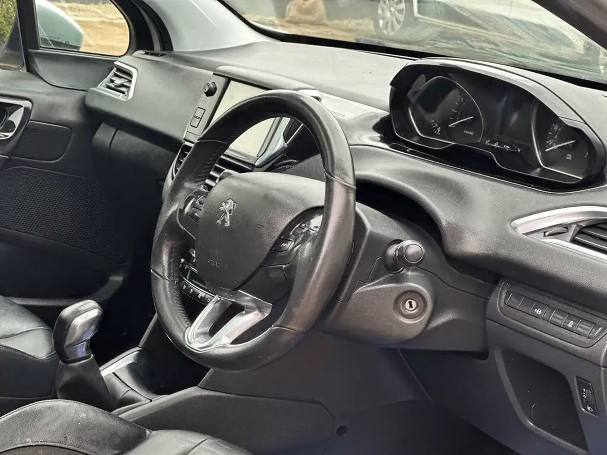 2012-peugeot-208-16-feline-vti-120bhp-5d-big-10
