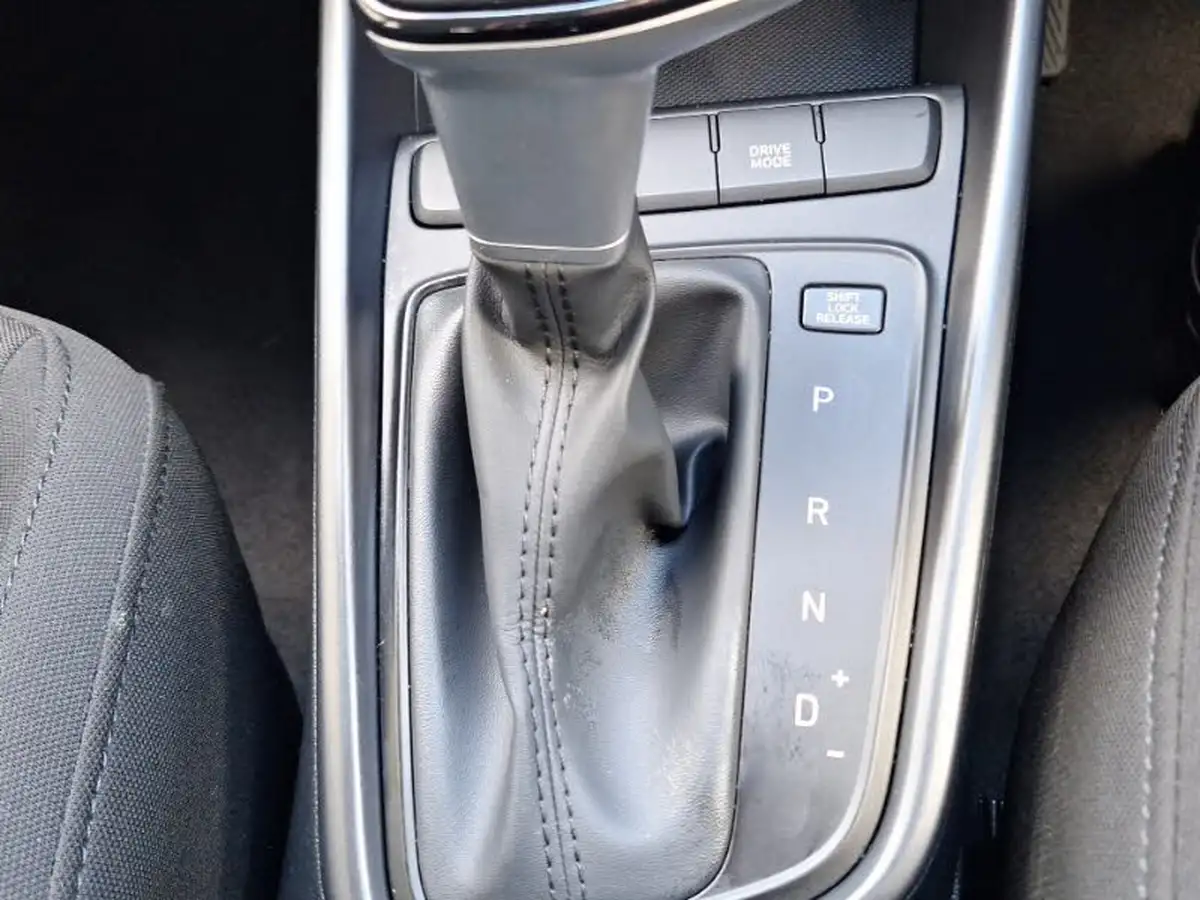 2024-hyundai-i20-10-t-gdi-advance-dct-big-11