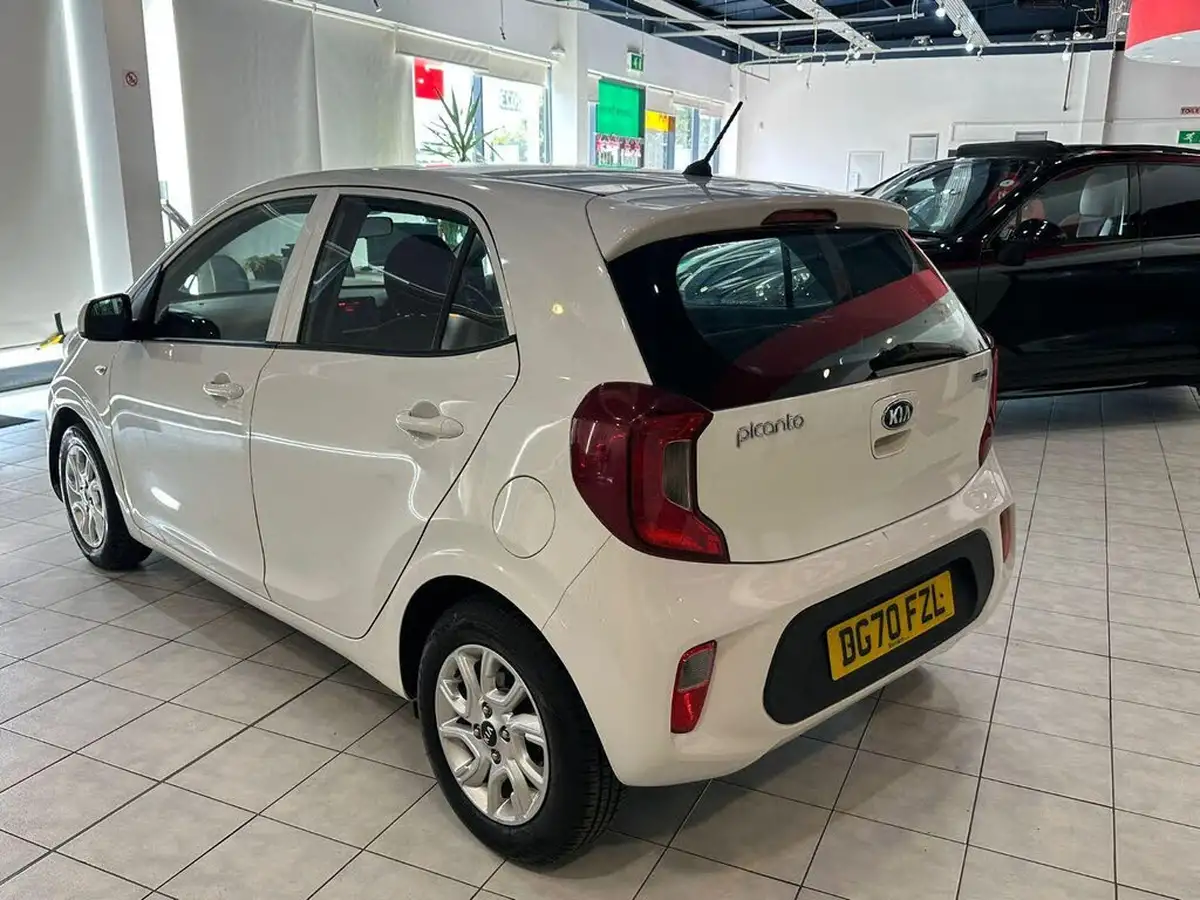 2020-kia-picanto-10-2-4-seats-big-6