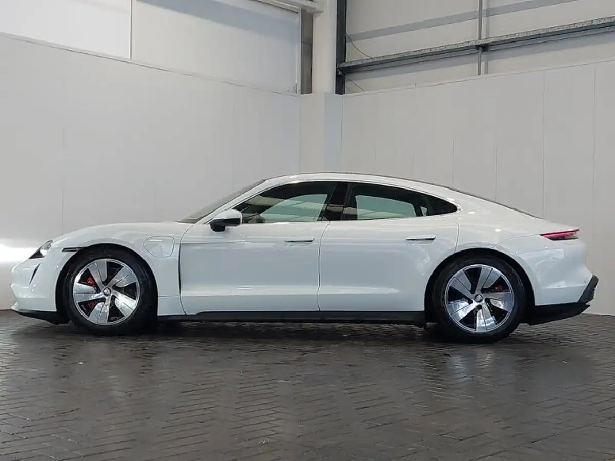 2022-porsche-taycan-e-4s-571ps-performance-battery-plus-big-3