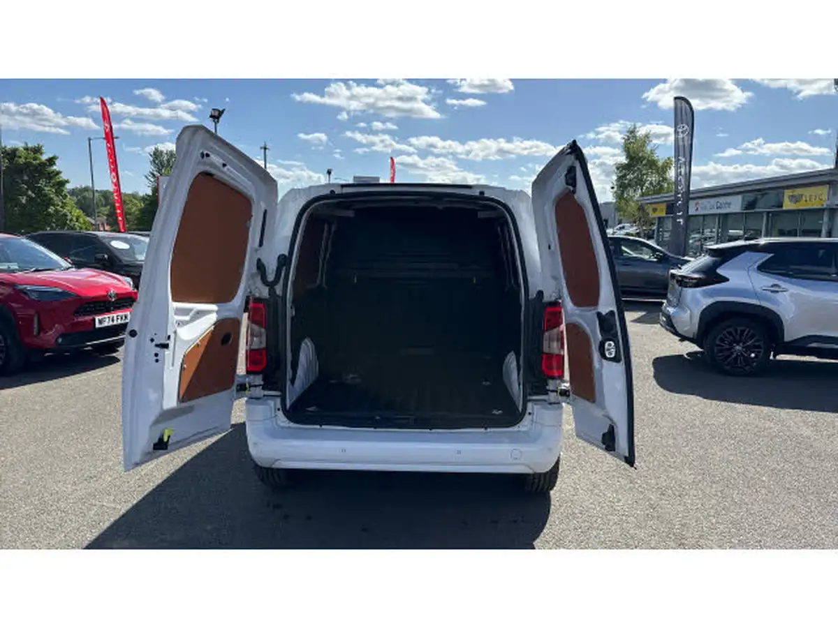 2023-toyota-proace-city-15d-design-100hpeu6d-big-13