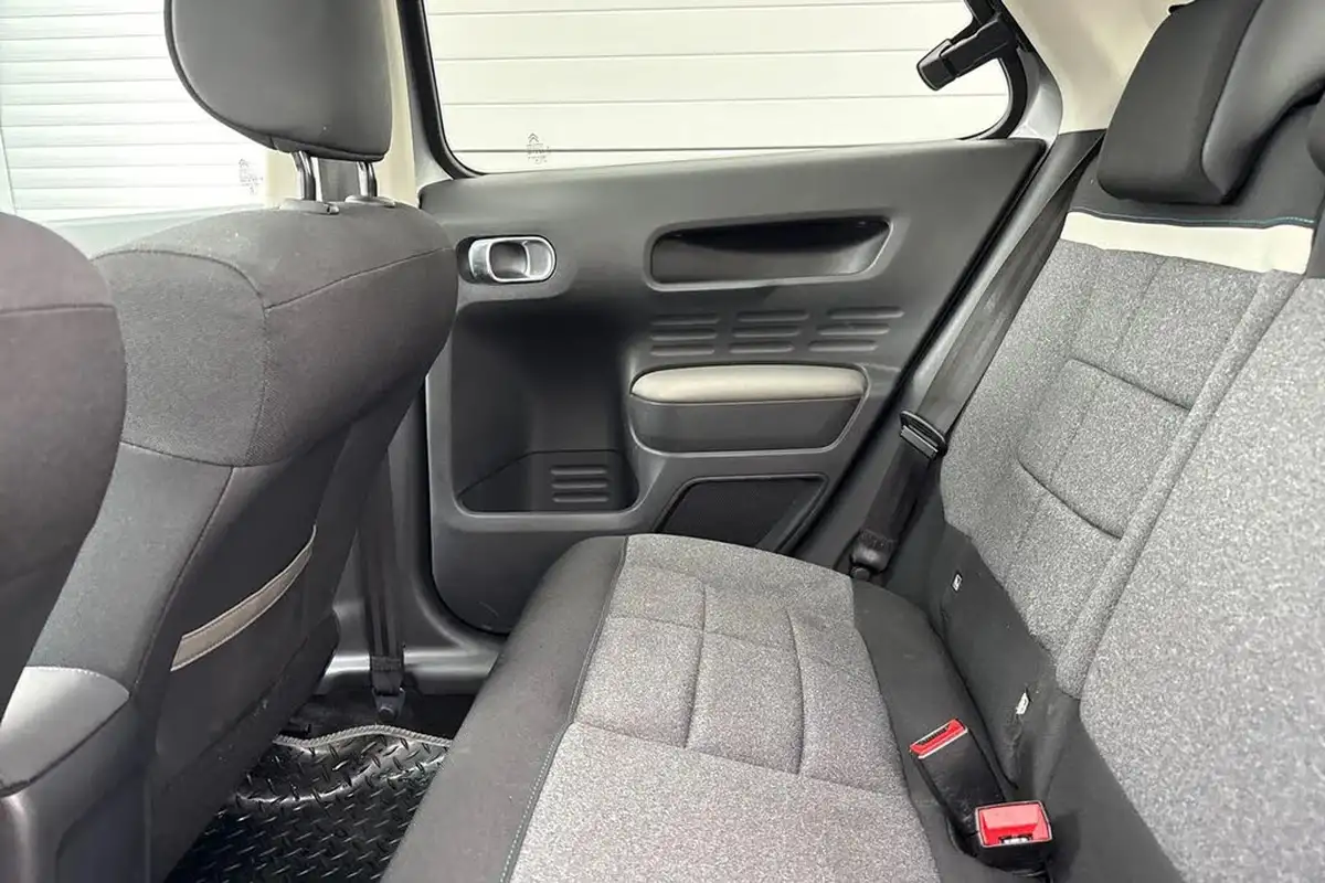 2018-citroen-c4-cactus-16bluehdi-flair-big-37